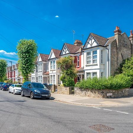 Homely 4-Bedroom Home With 2 Baths & Free Parking Londres Exterior foto