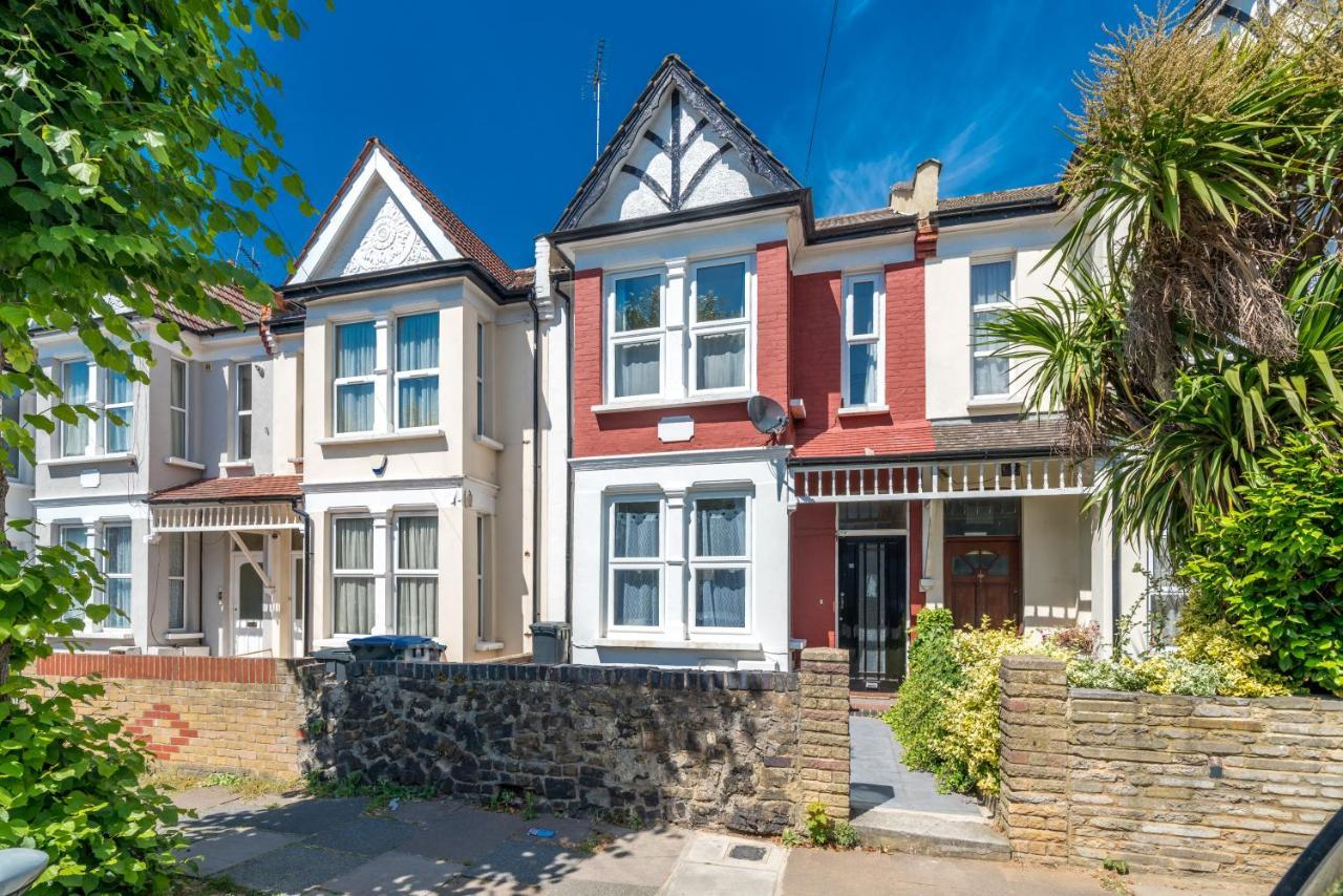 Homely 4-Bedroom Home With 2 Baths & Free Parking Londres Exterior foto
