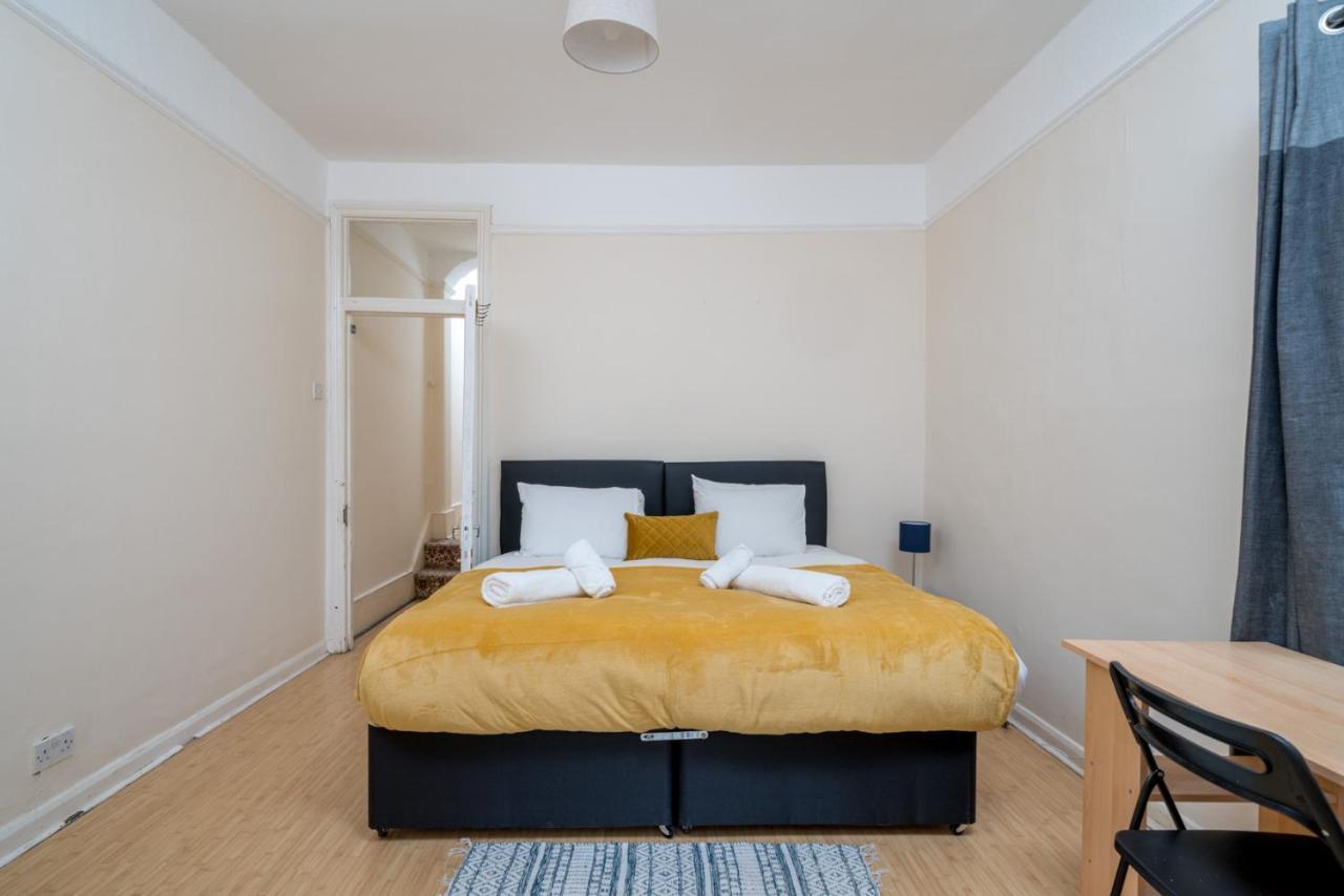 Homely 4-Bedroom Home With 2 Baths & Free Parking Londres Exterior foto