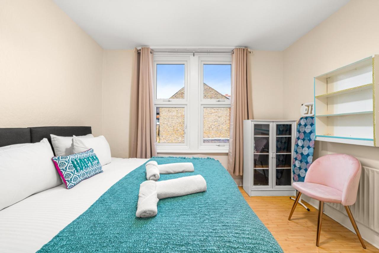 Homely 4-Bedroom Home With 2 Baths & Free Parking Londres Exterior foto