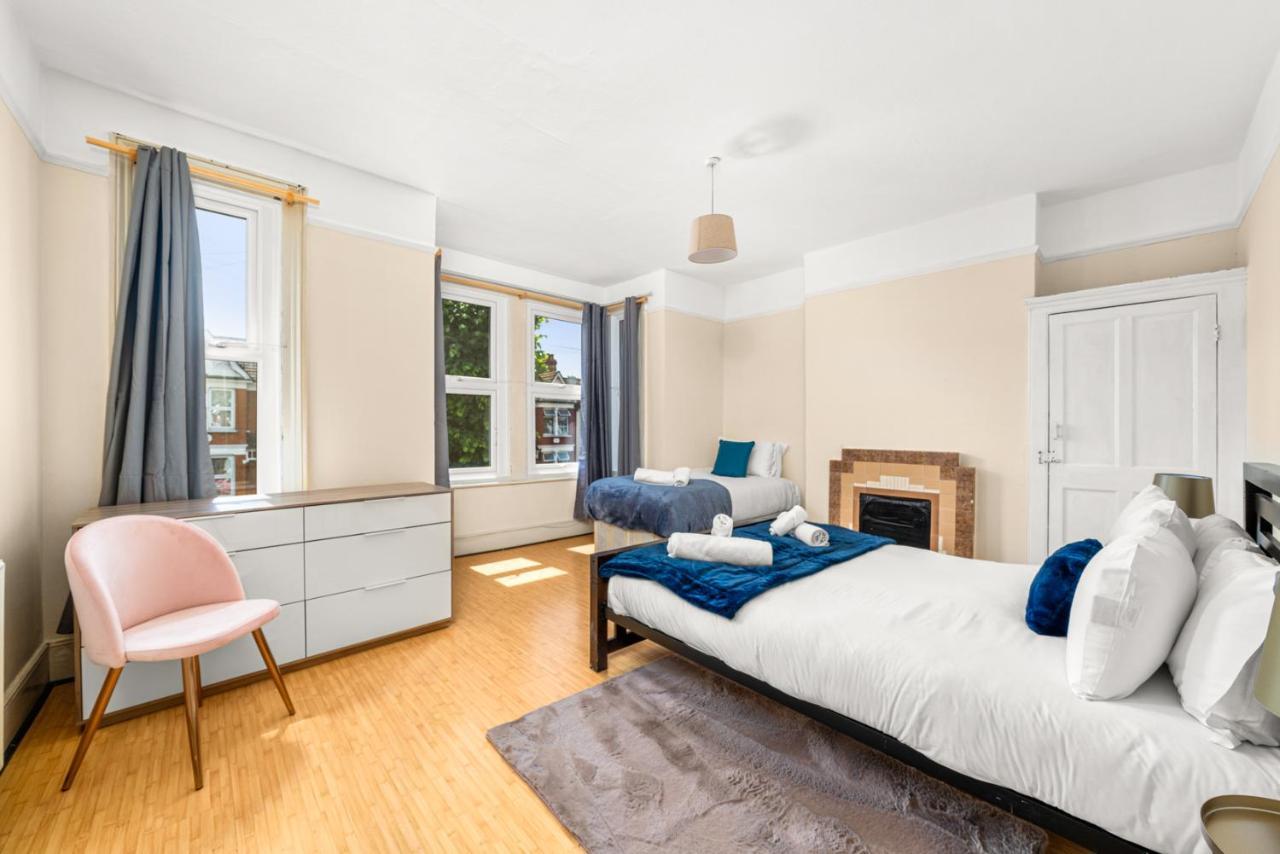 Homely 4-Bedroom Home With 2 Baths & Free Parking Londres Exterior foto